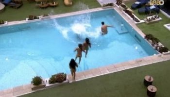 Brothers e sisters pulam pelados na piscina da casa do BBB24